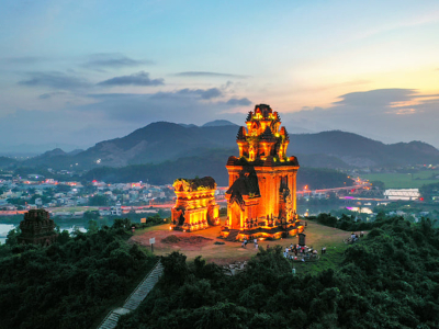 Tháp bánh ít quy Nhơn 